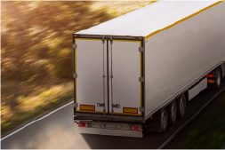 LKW auf Landstraße
